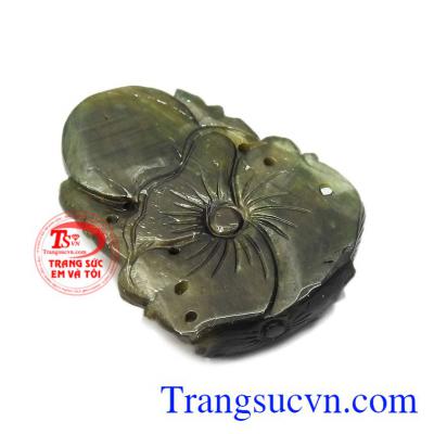 Hình ảnh Phật Quan Âm là cách dạy nhân thế sống hướng thiện, bao dung, vị tha cho nhân loại. Mặt phật Quan Âm Sapphire an nhiên