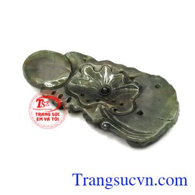 Phật Quan Âm người là biểu tượng của sự nhân từ, bác ái, khổ độ chúng sinh.