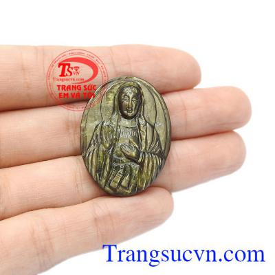 Chế tác tinh tế và sống động đến từng đường nét, đây sẽ là món quà ý nghĩa dành tặng cho chính bạn và người thân. Mặt saphir Đức mẹ đẹp