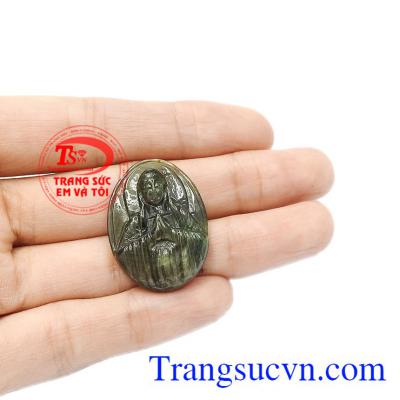 Mặt đá thích hợp bọc vàng hoặc bạc để làm mặt dây. Mặt saphir Đức mẹ Maria
