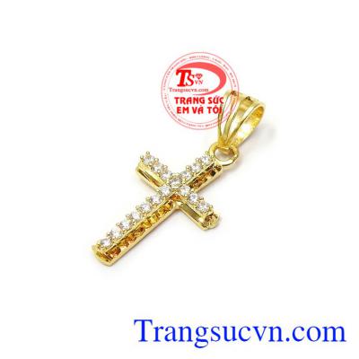 Đeo mặt dây chuyền thánh giá hằng ngày sẽ mang lại cho người đeo bình an và may mắn trong cuộc sống, nhận được sự che chở của người Mặt thánh giá vàng an yên