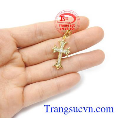 Mặt dây thánh giá vàng rất dễ dàng kết hợp với nhiều kiểu dáng dây chuyền đa dạng tạo nên phong cách thời trang của riêng bạn Mặt thánh giá vàng sang trọng
