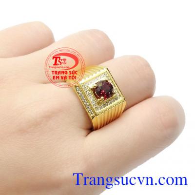 Theo phong thủy, đá Garnet đại diện cho sức mạnh, sự dũng mãnh và niềm tin trong cuộc sống tránh được những điều xấu,Nhẫn nam Garnet quý ông