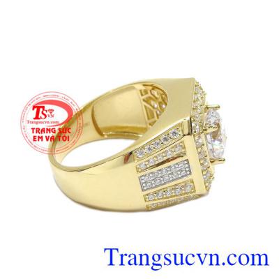 Sản phẩm có thể kết hợp cùng nhiều trang phục khác nhau. Nhẫn nam thành đạt nhập khẩu