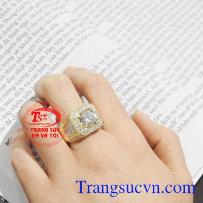 Với giá thành ưu đãi, giao hàng toàn quốc, bảo hành uy tín khách hàng có thể hoàn toàn yên tâm và chọn mua trang sức Em và Tôi. Nhẫn nam thành đạt nhập khẩu.