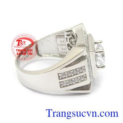 Nhẫn nam gắn đá CZ cao cấp, đường nét thiết kế mới lạ, mang lại sự lịch lãm, sang trọng và đẳng cấp cho các quý ông