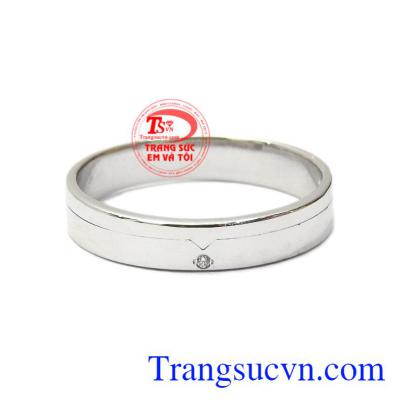 Sản phẩm thiết kế với phong cách nam tính, hợp xu hướng giúp phái nam tự tin, phong độ. Nhẫn nam vàng trắng phú quý