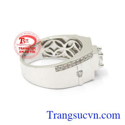 Với thiết kế gắn đá CZ tinh xảo, cao cấp mang lại sự sang trọng cho từng chi tiết sản phẩm Nhẫn nam vàng trắng quyền uy