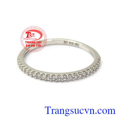 Sản phẩm đính đá CZ tinh xảo mang lại nét cá tính, thời trang và phong cách cho phái đẹp Nhẫn nữ đính đá duyên dáng