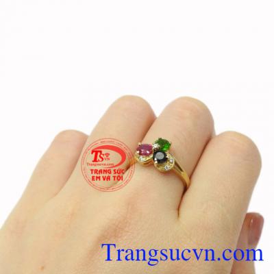 Nhẫn nữ gắn đá quý tự nhiên