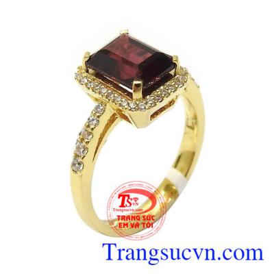Nhẫn nữ granat danh vọng vàng 14k mang lại sự sang trọng, quý phái và thời trang cho phái đẹp