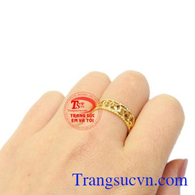 Nhẫn nữ kim tiền phát lộc mang lại may mắn cho phái nữ, thích hợp cho những người làm kinh doanh.