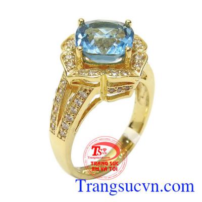Nhẫn nữ topaz an lành vàng 14k với đá topaz là biểu tượng cho tình yêu và hạnh phúc đôi lứa vì vậy là món quà tuyệt vời cho người bạn yêu thương