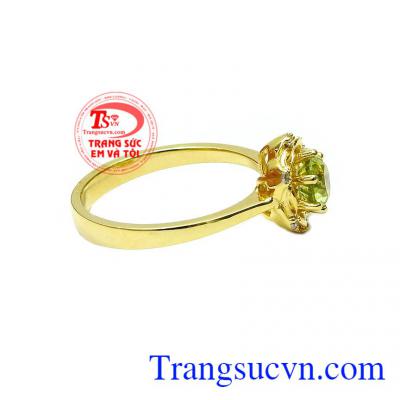 Sản phẩm kiểu dáng mới, mẫu mã đẹp, chế tác công nghệ cao phù hợp thị hiếu phái đẹp,Nhẫn nữ vàng Peridot may mắn