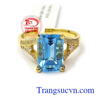 Topaz là viên đá có tác dụng điều hòa cảm xúc của con người, hướng con người đến những điều tốt đẹp, an lành Nhẫn nữ vàng topaz sang trọng