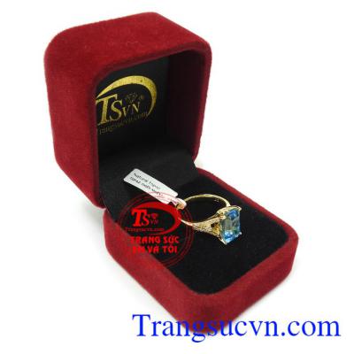 Với thiết kế độc đáo, kết hợp với đá topaz mang lại sự quý phái, thời trang và phong cách cho phái đẹp Nhẫn nữ vàng topaz sang trọng