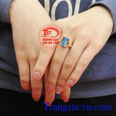Nhẫn nữ gắn đá topaz cao cấp là món quà tuyệt với cho người thân yêu những dịp ý nghĩa Nhẫn nữ vàng topaz sang trọng