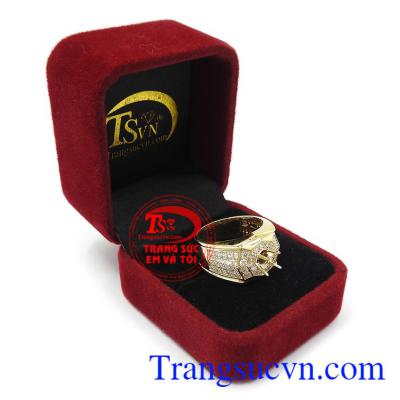 Ổ nhẫn kim cương vàng tây là lựa chọn tuyệt vời cho các quý ông mạnh mẽ tạo nên dấu ấn riêng cho bản thân.