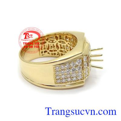 Sản phẩm với thiết kế tinh tế, sắc nét có thể gắn kim cương làm đá chủ hoặc các loại đá quý khác