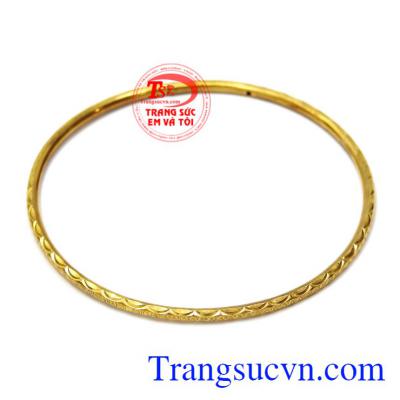 Vòng tay nữ thanh mảnh là món quà nhỏ xinh dành cho người thương yêu.