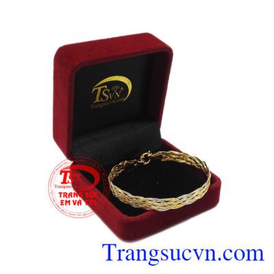 Vòng tay kết hợp vàng màu và vàng trắng tạo điểm nhấn cho sản phẩm. Vòng tay thời trang phong cách