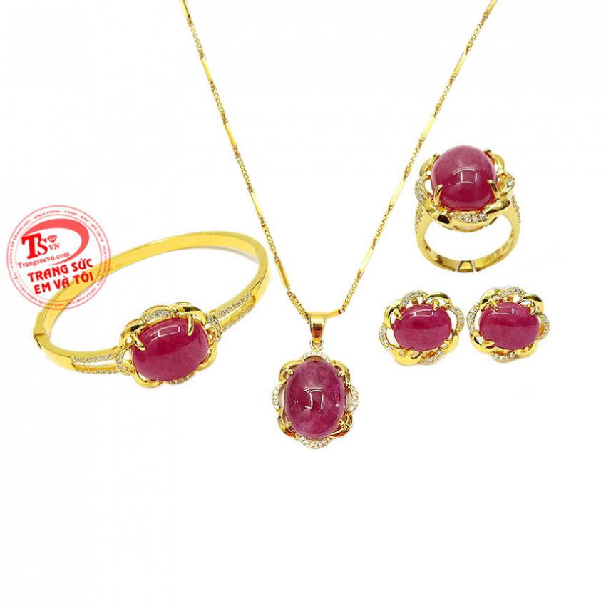 Bộ trang sức ruby rực rỡ