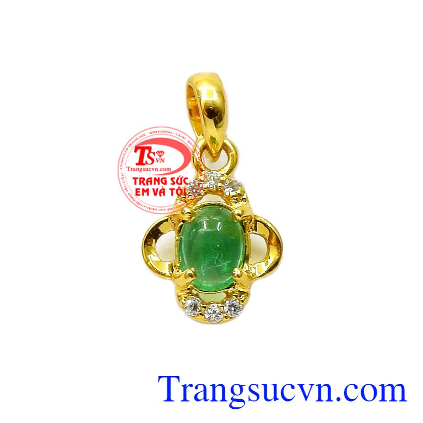 Mặt dây Emerald quý phái là sự kết hợp hoàn hảo giữa đá Emerald cao cấp và vàng 14k chất lượng,Mặt dây Emerald quý phái