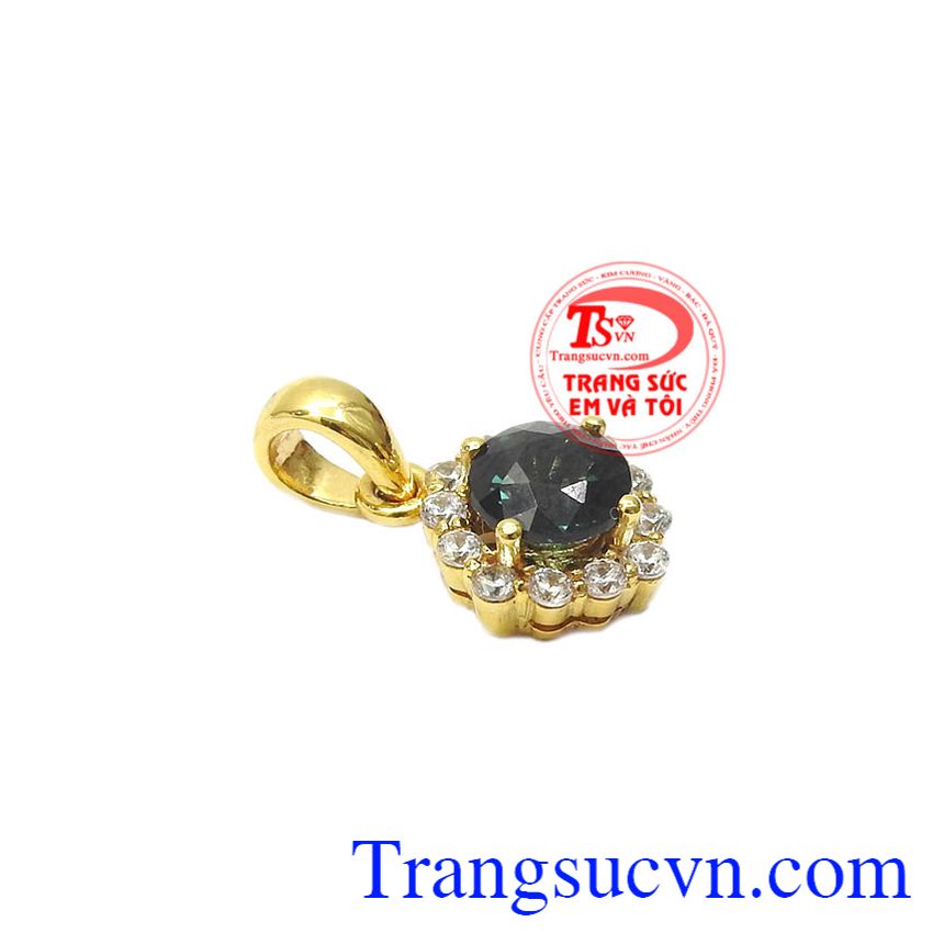 Mặt dây saphir dễ thương được chế tác từ vàng tây 14k và đá saphir thiên nhiên. 
