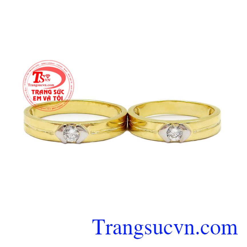Đôi nhẫn được nhập khẩu hoàn toàn từ Hàn Quốc, chế tác hiện đại từ công nghệ cao bằng vàng tây 10k,Nhẫn cưới bến đỗ tình yêu