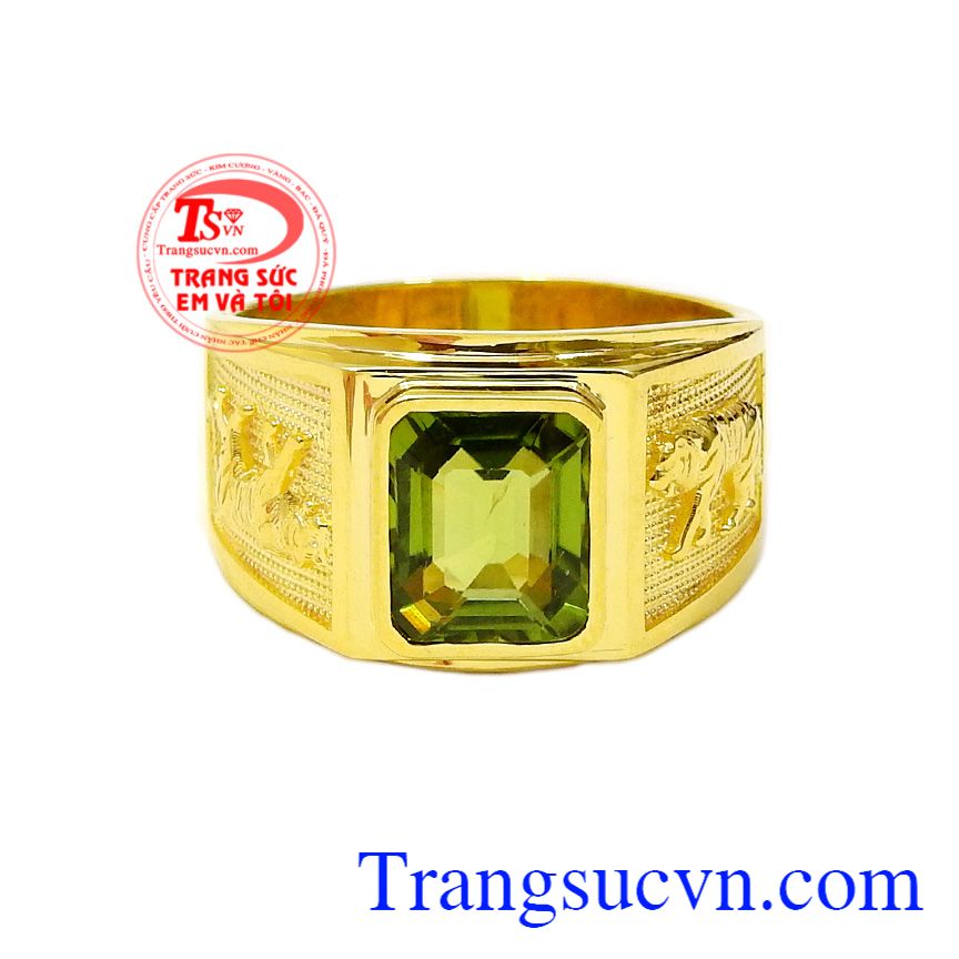 Sự kết hợp giữa vàng 14k và đá Peridot thiên nhiên chất lượng cao làm tăng giá trị và sự nổi bật cho chiếc nhẫn,Nhẫn nam vàng Peridot tuổi Dần