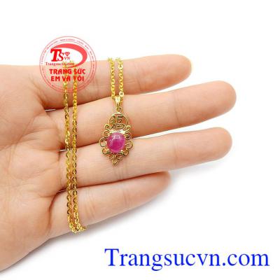 Bộ dây chuyền ruby cát khí phù hợp nhiều phong cách thời trang và trang phục khác nhau, rất được phái đẹp ưa chuộng sử dụng