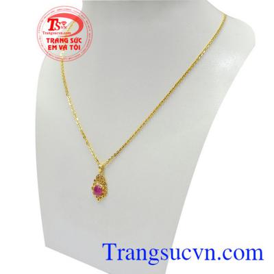 Ruby là viên đá có tác dụng mang lại thịnh vượng, may mắn, bình an và hạnh phúc cho phái đẹp