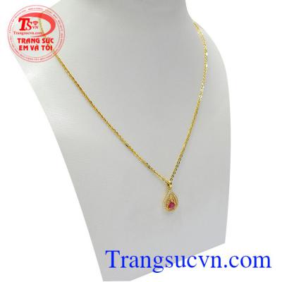 Sản phẩm với mặt dây ruby là biểu tượng mang lại sự thịnh vượng, bình an, tình yêu và hạnh phúc