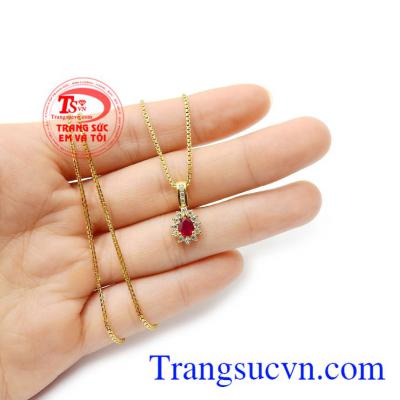 Bộ dây chuyền ruby hưng thịnh là dòng sản phẩm bán chạy hiện nay, phù hợp nhiều kiểu trang phục và phong cách thời trang đa dạng