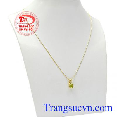 Được kết hợp từ mặt dây Peridot thiên nhiên và dây chuyền nhập khẩu sang trọng,Bộ dây Peridot nhỏ nhắn