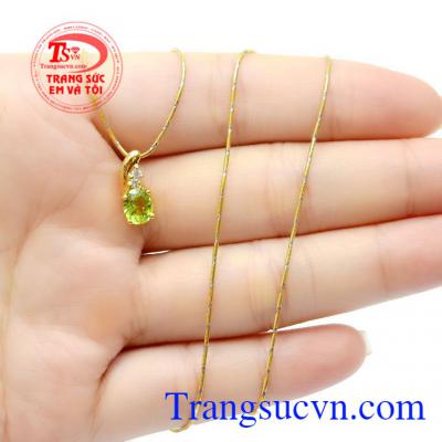 Đá Peridot là lá bùa mang lại may mắn cho chủ nhân mệnh Mộc và Hỏa,Bộ dây Peridot nhỏ nhắn