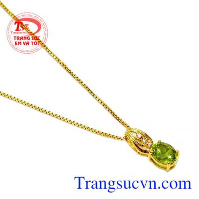 Kết hợp cùng dây chuyền vàng tây nhập khẩu tạo nên một bộ sản phẩm hết sức hài hòa, trang nhã,Bộ dây Peridot thanh lịch