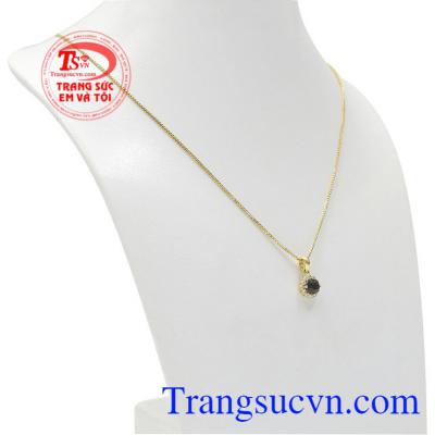 Bộ nữ trang saphir dễ thương là sự kết hợp hoàn hảo giữa đá saphir thiên nhiên và vàng tây.
