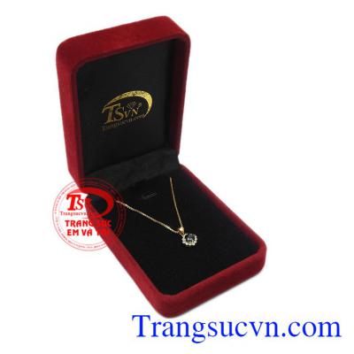 Bộ sản phẩm thích hợp với nhiều trang phục, có thể làm quà tặng vào những dịp đặc biệt. Bộ nữ trang saphir dễ thương
