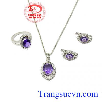 Bộ nữ trang thạch anh tím nổi bật là sự kết hợp hài hòa giữa vàng tây 14k và đá thạch anh tím thiên nhiên,Bộ nữ trang thạch anh tím nổi bật