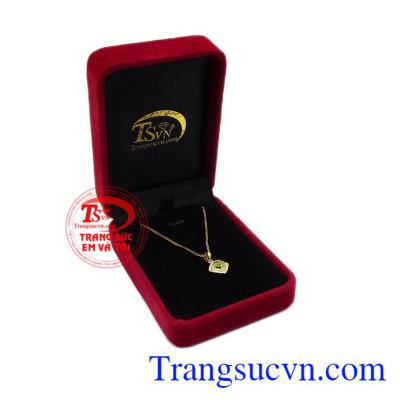 Bộ trang sức peridot quyến rũ có giấy kiểm định đá quý, bảo hành uy tín, giao hàng toàn quốc.