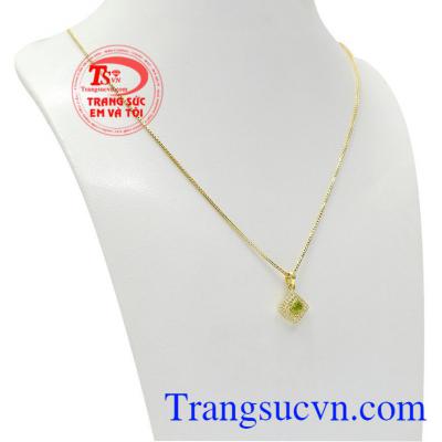 Bộ trang sức peridot quyến rũ là bộ sản phẩm mới được thiết kế với nét tinh tế, sắc xảo tới từng chi tiết.