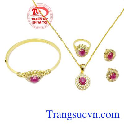 Bộ trang sức ruby nữ hoàng