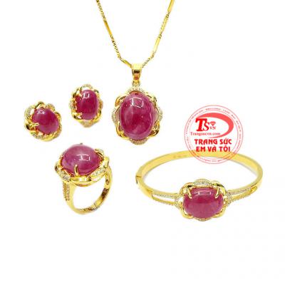 Bộ trang sức ruby rực rỡ