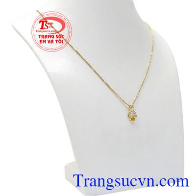 Bộ trang sức saphir vàng độc đáo mang tới nét đẹp đặc biệt cho người dùng.