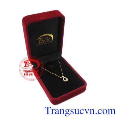 Sản phẩm có giấy kiểm định đá quý, bảo hành uy tín, giao hàng toàn quốc. Bộ trang sức saphir vàng độc đáo.