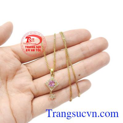 Sản phẩm thích hợp với nhiều kiểu trang phục và độ tuổi. 