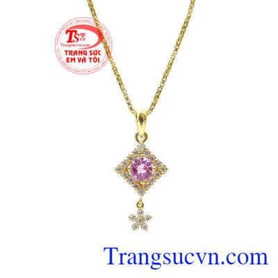 Thiết kế nổi bật, ấn tượng, mang lại cho phái nữ một sản phẩm độc đáo và tinh tế. 