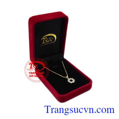 Sản phẩm bảo hành uy tín, giao hàng toàn quốc. Bộ trang sức vàng tây lấp lánh