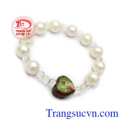 Chuỗi tay mân côi may mắn bằng ngọc trai rất được mọi người ưa chuộng, càng tăng thêm may mắn, tài lộc khi đeo bên mình